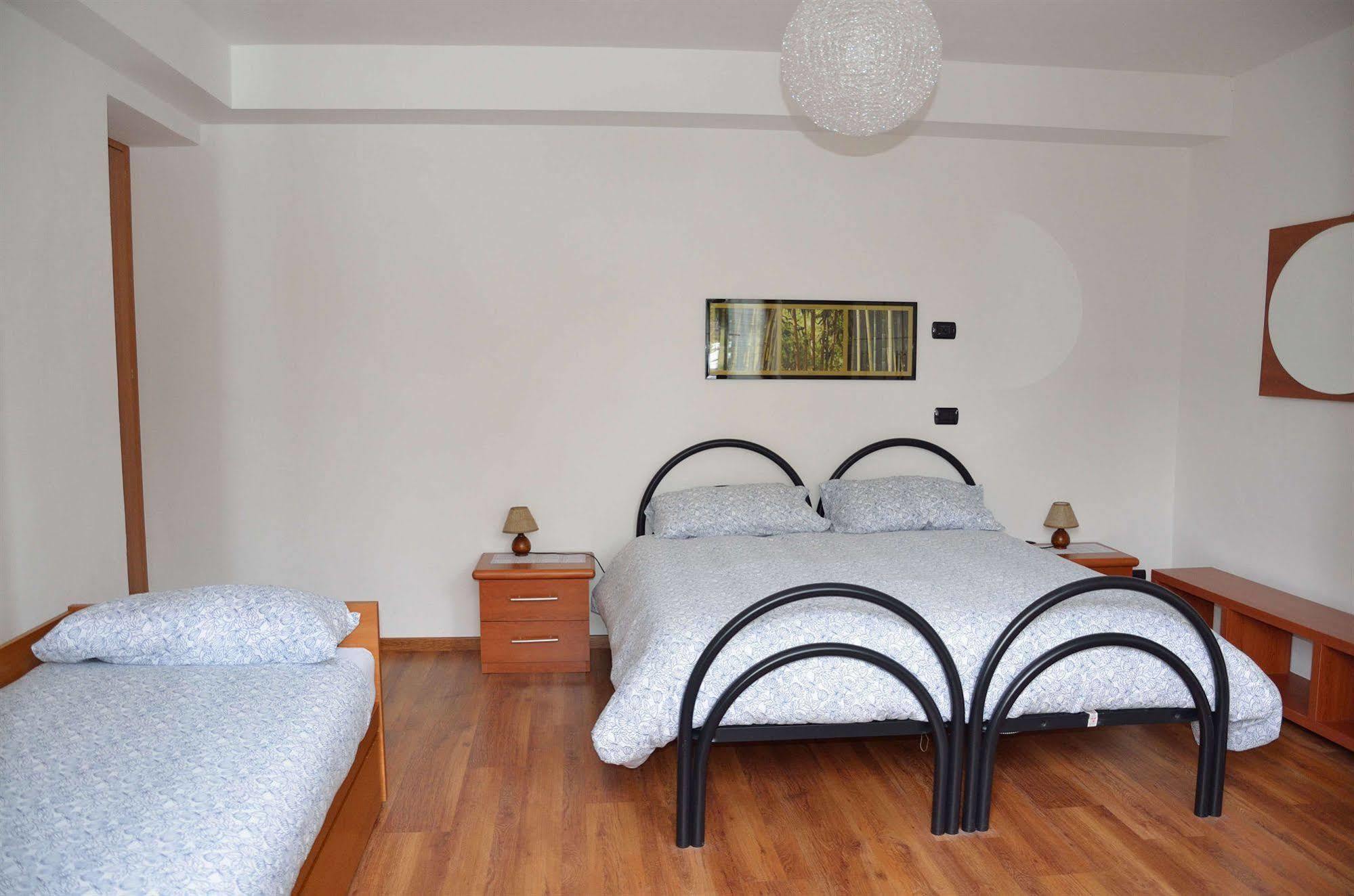 B&B Sosta Sul Lago Lezzeno Exterior foto